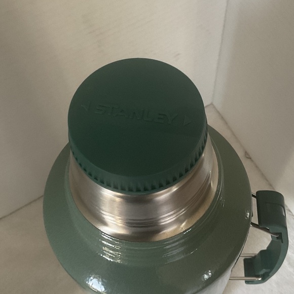 Stanley Classic Green Vacuum Bottle - Picture 3 of 8